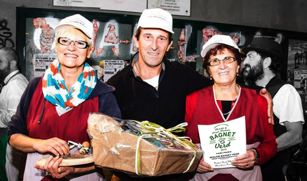 Foto ricordo del Primo Premio per il miglior bagnet verd
